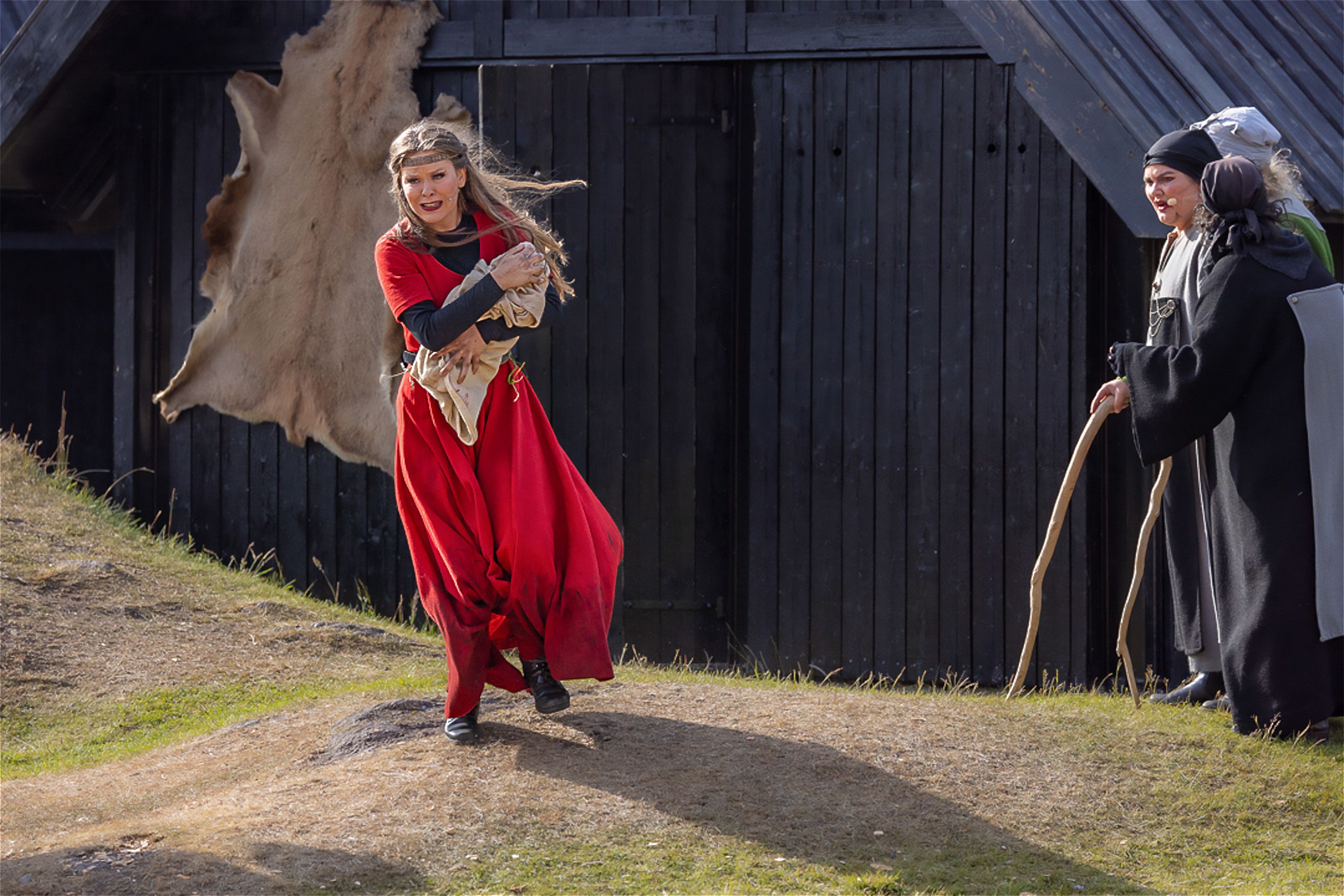 Maja Aspås Teialeret som Unn den Fagre i Herøyspelet Kogens Ring.