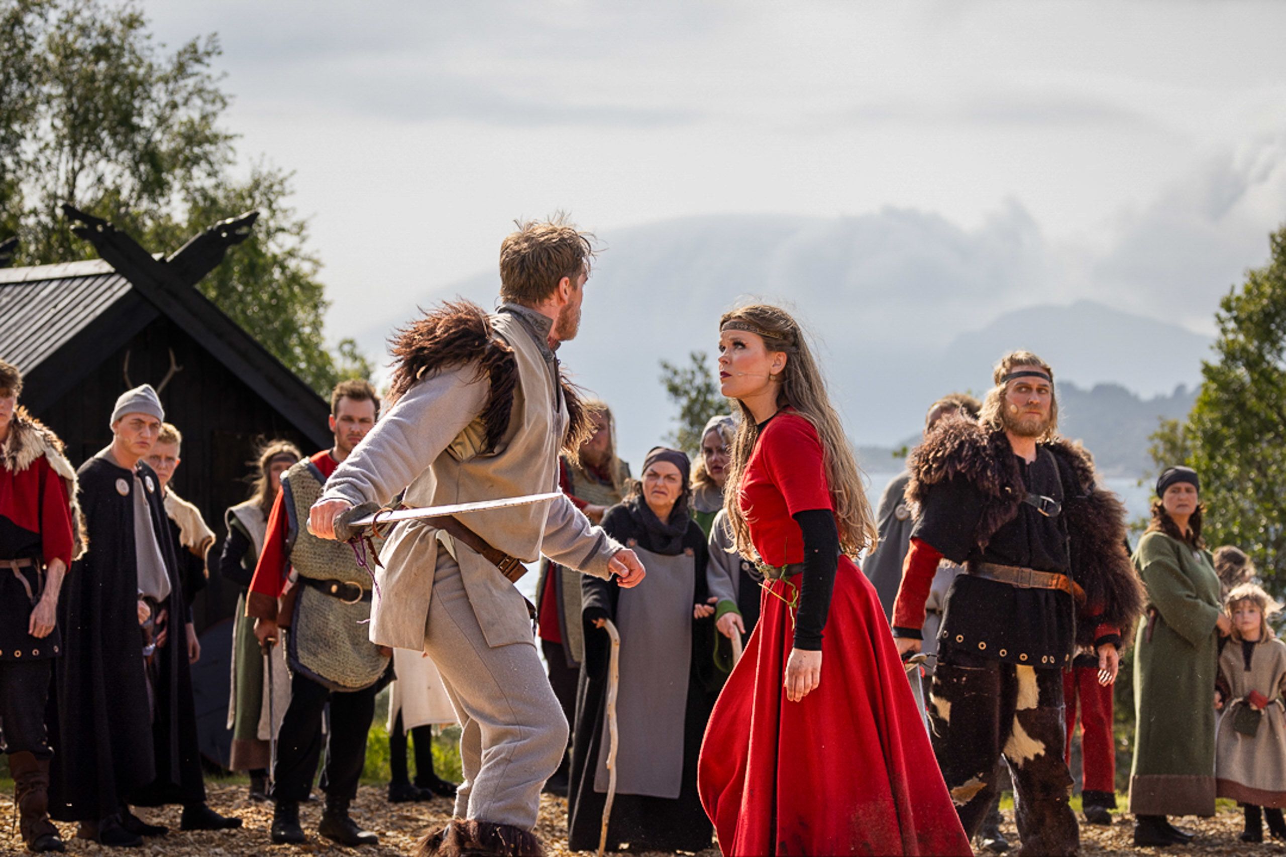 Maja Aspås Teialeret som Unn den fagre og Eirik Risholm Velle som Mre Karl i Herøspelet Kongens Ring